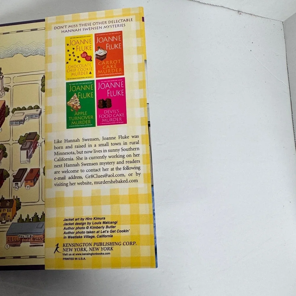 Joanne‎ Fluke's Lake Eden Cookbook Hannah Swensen Recipes 2011 1st Printing